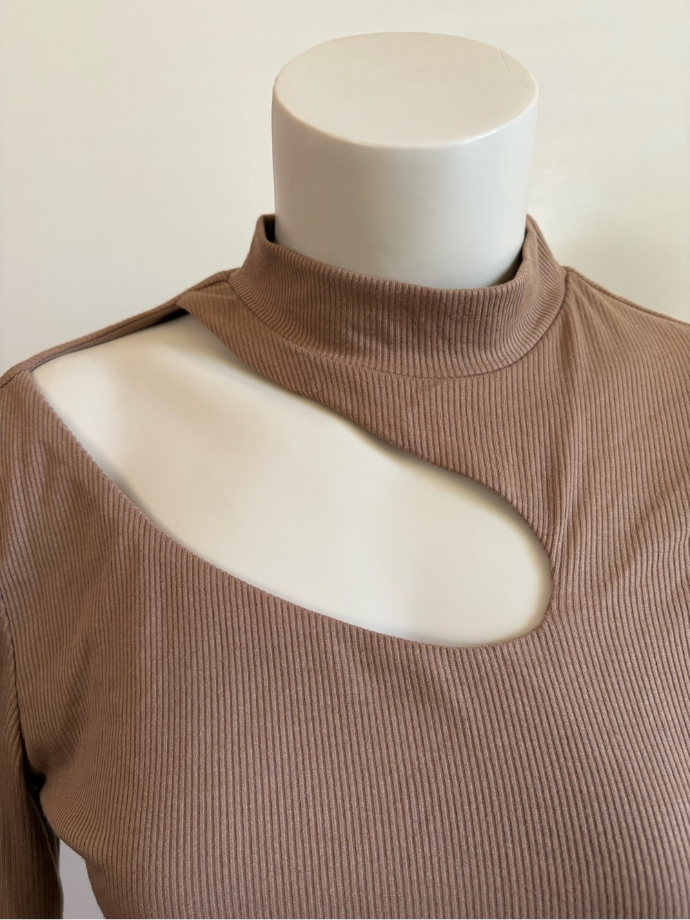 Princess Polly Tan Asymmetrical Long Sleeve  Crop Top With Cutout Size 10 - Picture 2 of 9